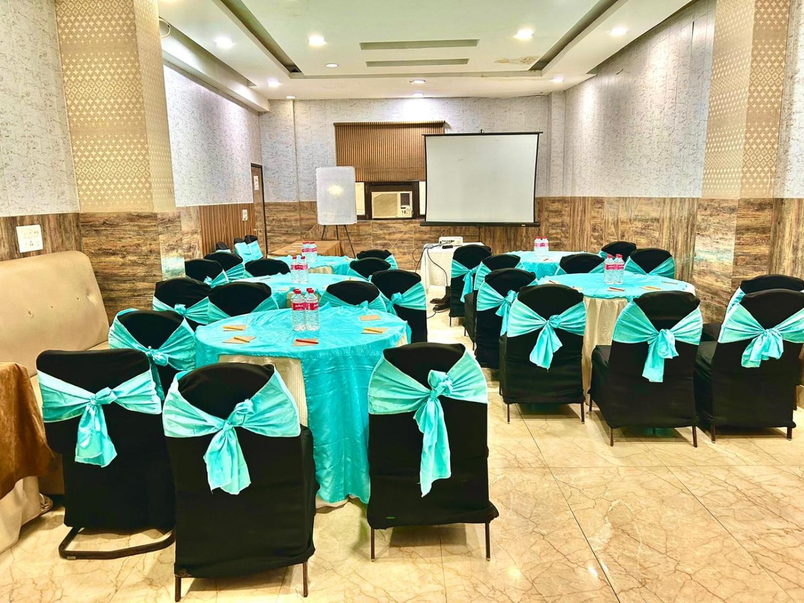 Hotel The Tomar Hospitality Neu-Delhi Exterior foto
