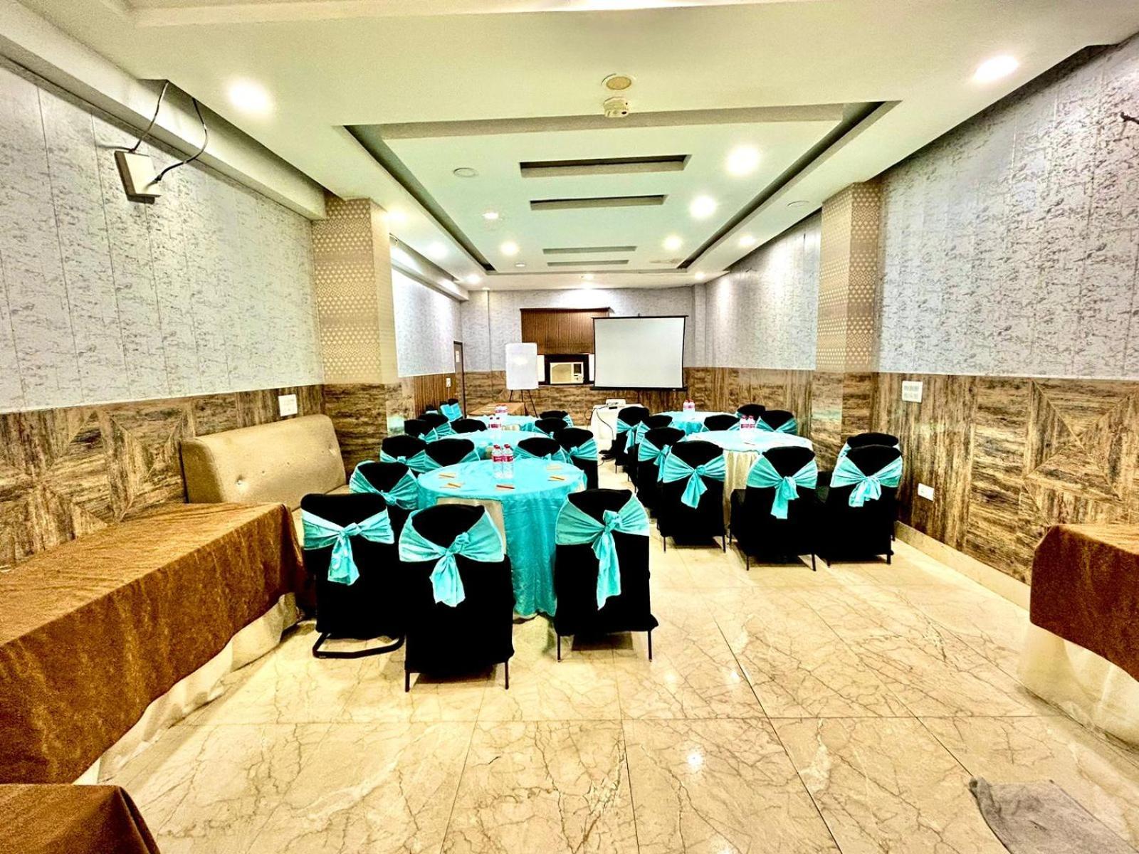 Hotel The Tomar Hospitality Neu-Delhi Exterior foto