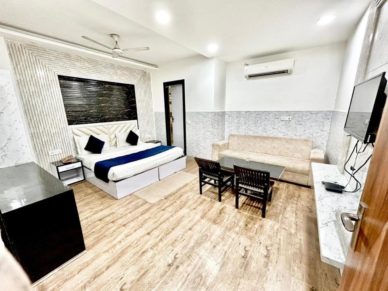 Hotel The Tomar Hospitality Neu-Delhi Exterior foto